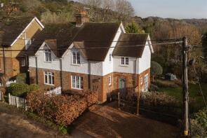 1, Coombe Cottages, The Coombe, Betchworth RH3 7BT