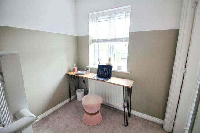 4 bed Semi-Detached for sale Image 9