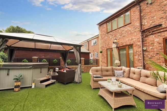 4 bed Detached for sale Image 4