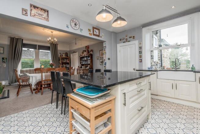 4 bed Detached for sale Image 10