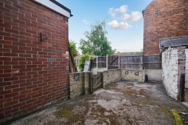 2 bed Terraced to rent Image 8