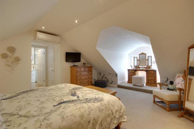 Master Bedroom - Alternative View