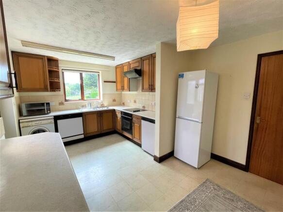 KITCHEN 1.JPG