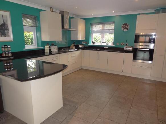 KITCHEN AREA