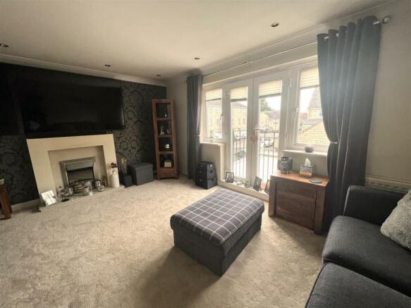Lounge 1.jpg