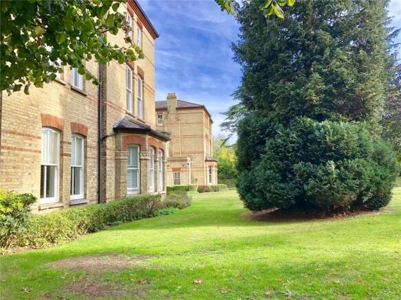 Leavesden Court