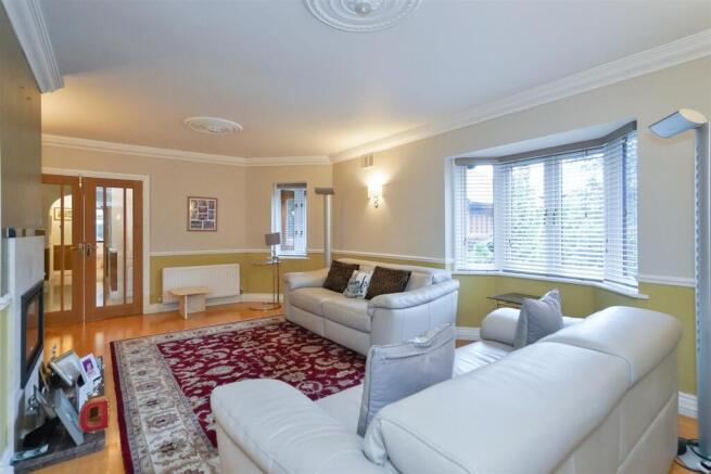 4 Bamburgh Grove-6.jpg