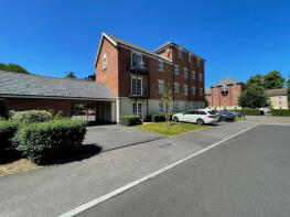 21, Stephenson Court, Old College Road, Newbury RG14 1TH
