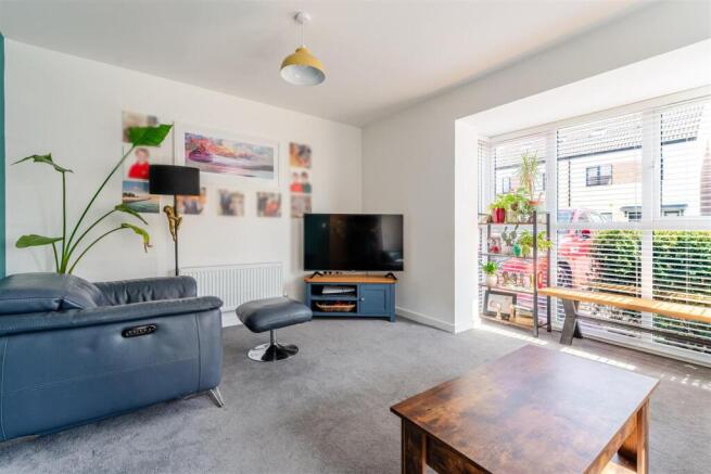 26 Strawberry Drive Yatton updated kitchen and liv