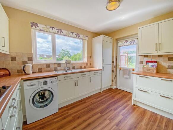 Fitted kitchen