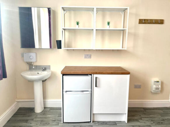 1 bed House Share to rent Image 8