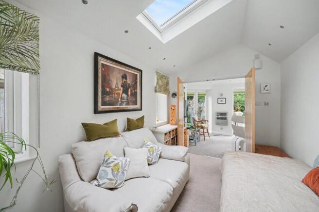 5 bed Detached for sale Image 11