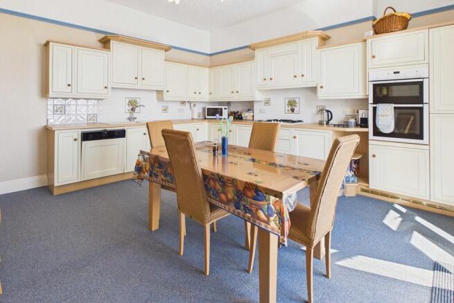 Flat 3, The Rowans, Edenmount Road, Grange-over-Sands, Cumbria, LA11 6BN photo 4