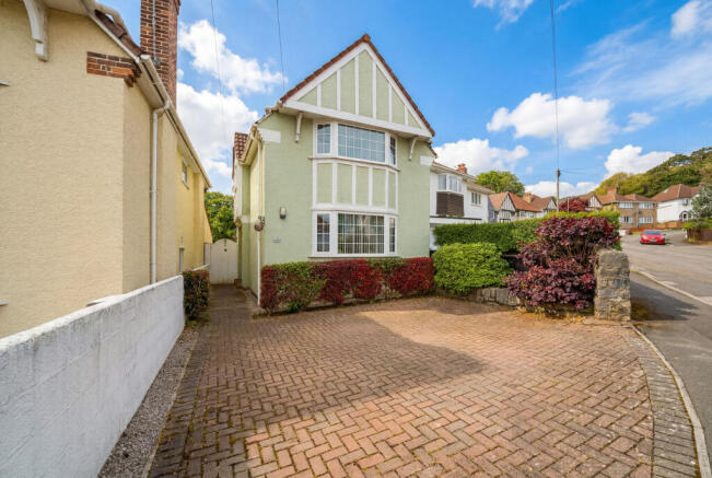 3 bed detached house for sale