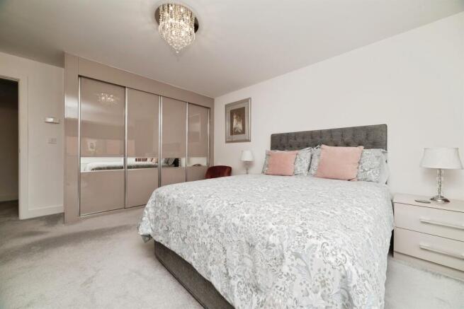 4 bed Detached for sale Image 10