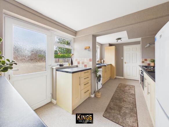 4 bed Semi-Detached for sale Image 5