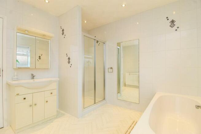 BATHROOM/W.C.