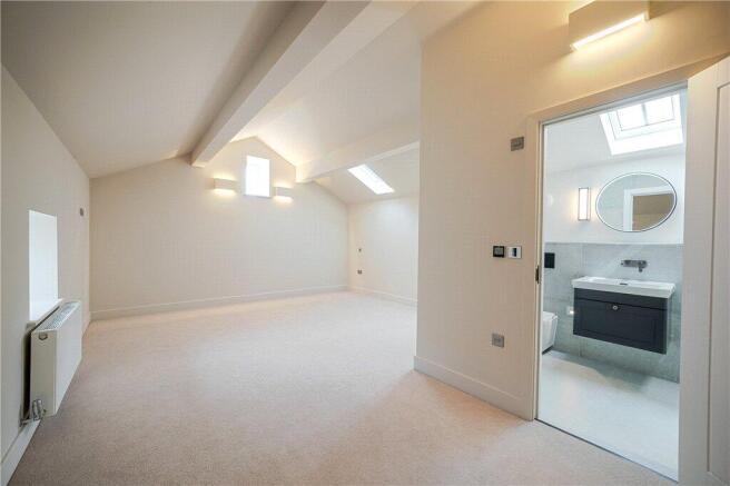6 bed House for sale Image 10