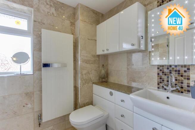 FAMILY BATHROOM:
