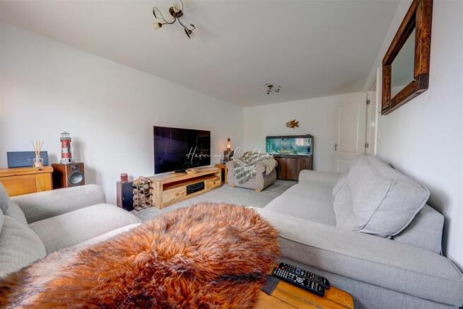 Gwern Close, St Lythans Park, HernCrabtree (28).jp