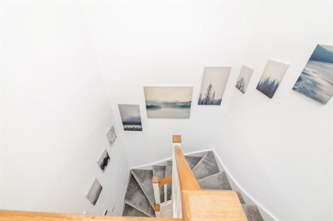 FIRST FLOOR LANDING