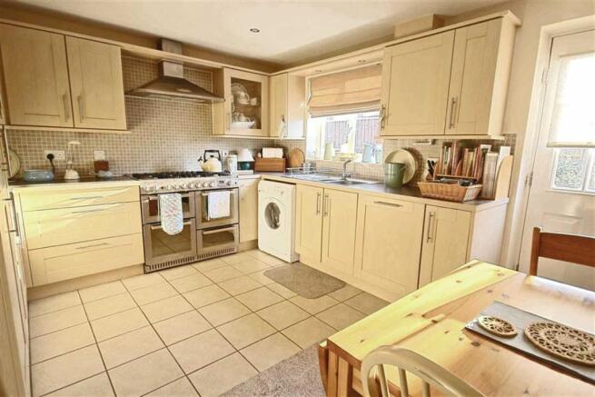 KITCHEN/BREAKFAST ROOM