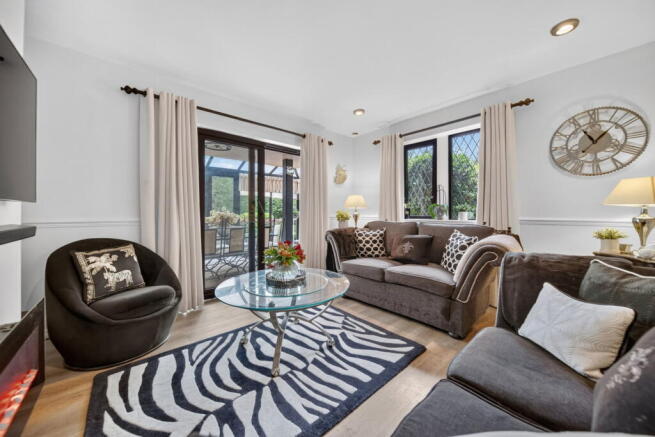 5 bed Detached for sale Image 12