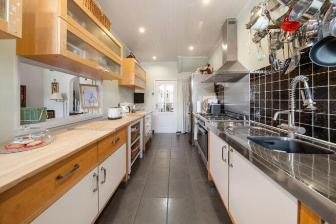 4 bed Terraced for sale Image 6