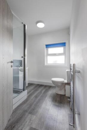 3 bed Flat to rent Image 7