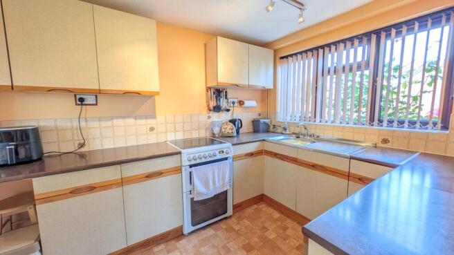 Southwold Close, Worcester, WR5 photo 4