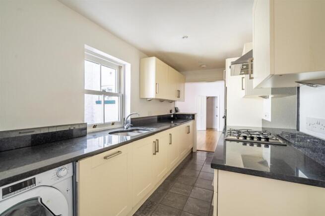 4 bed Town House for sale Image 6