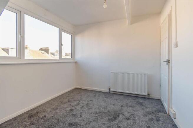 4 bed Terraced for sale Image 8