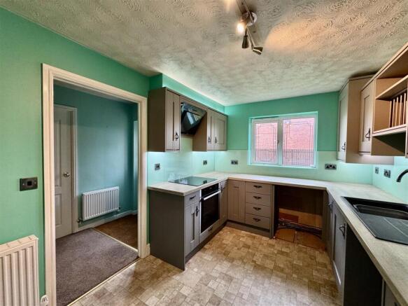 2 bed Semi-Detached Bungalow for sale Image 8