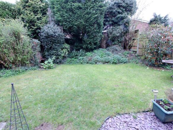 ENCLOSED REAR GARDEN
