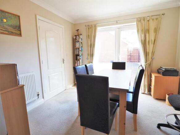 Dining Room 070