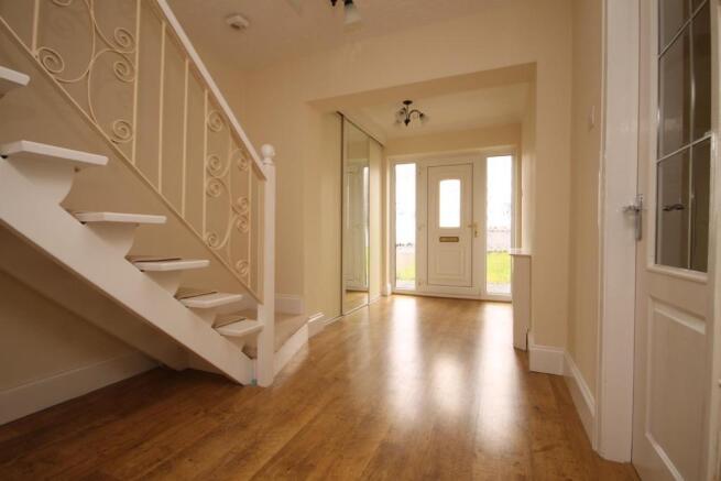 HALL&STAIRS (2).JPG