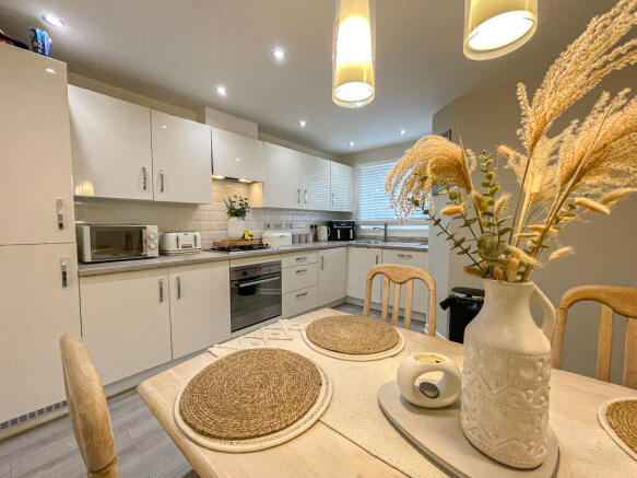 213 Belmont Rd - Kitchen dining (2)