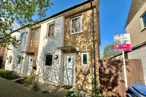 Saxton Close, Grays