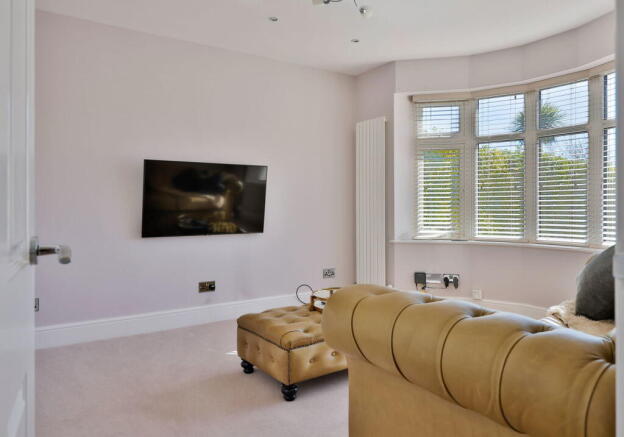 4 bed Semi-Detached for sale Image 10