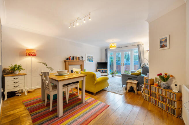 1399784-9-696a174...