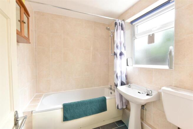3 bed Terraced to rent Image 5