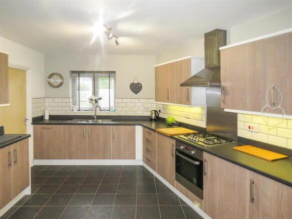 Kitchen 3.JPG