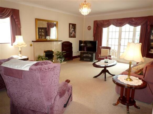 SITTING/DINING ROOM (Rear)