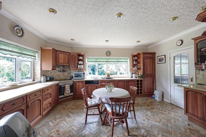 3 bed Detached Bungalow for sale Image 6
