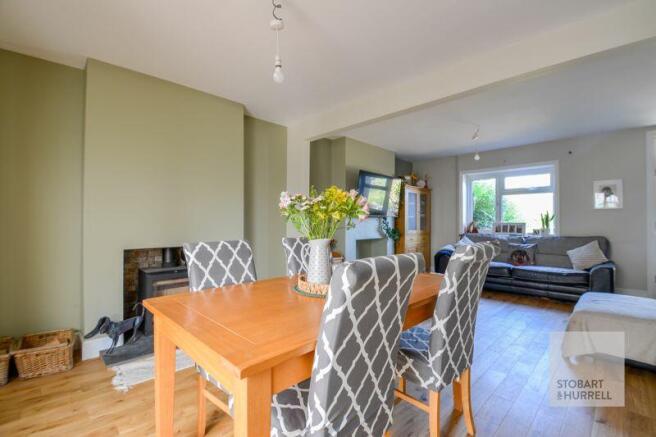 Dining Room to Lounge 
