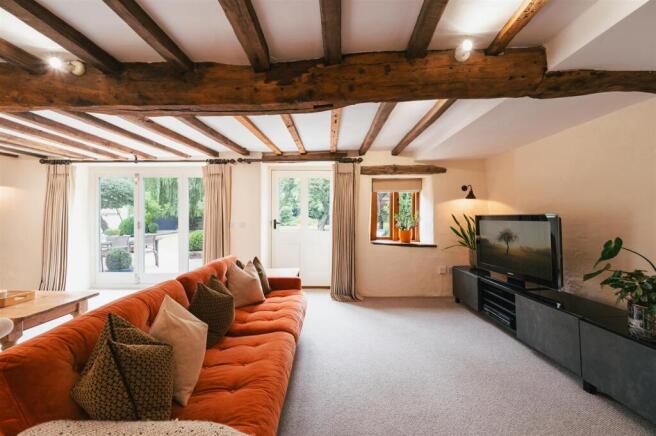 5 bed Detached for sale Image 4