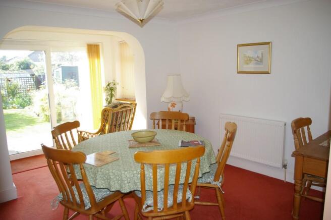 LEADING TO DINING RM