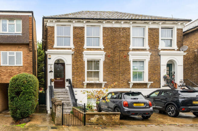 2-bed flat on Cambridge Road North, London, W4, £650,000