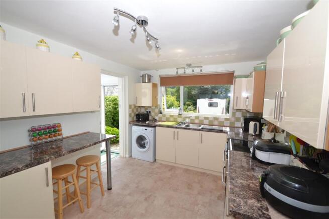 KITCHEN/BREAKFAST ROOM