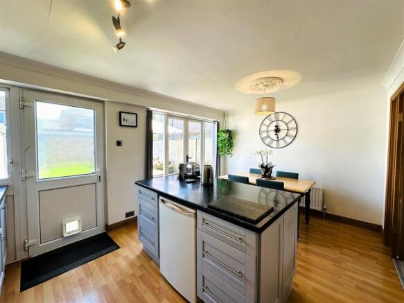3 bed Detached for sale Image 8